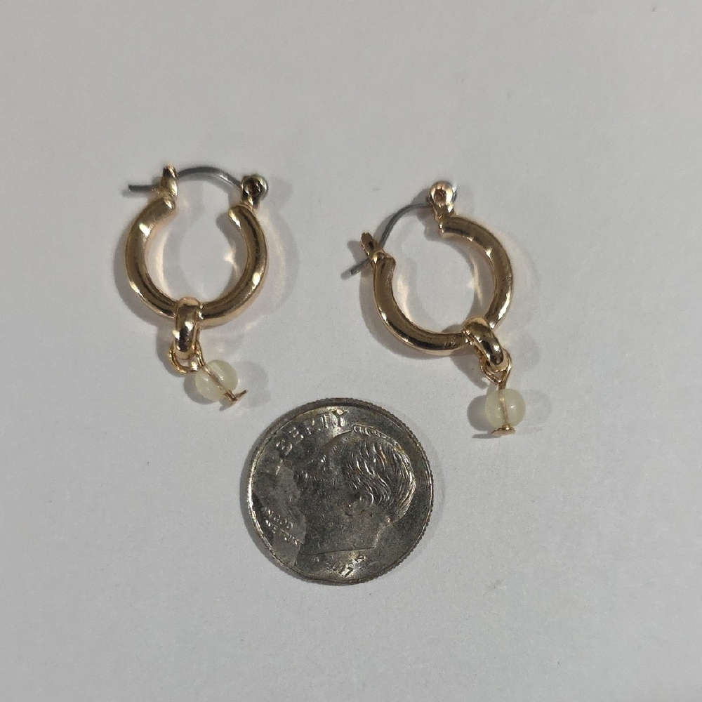 Gold Hoop Earrings with Cream Bead – Elegant Minimalist Jewelry for Women - Picture 10 of 10